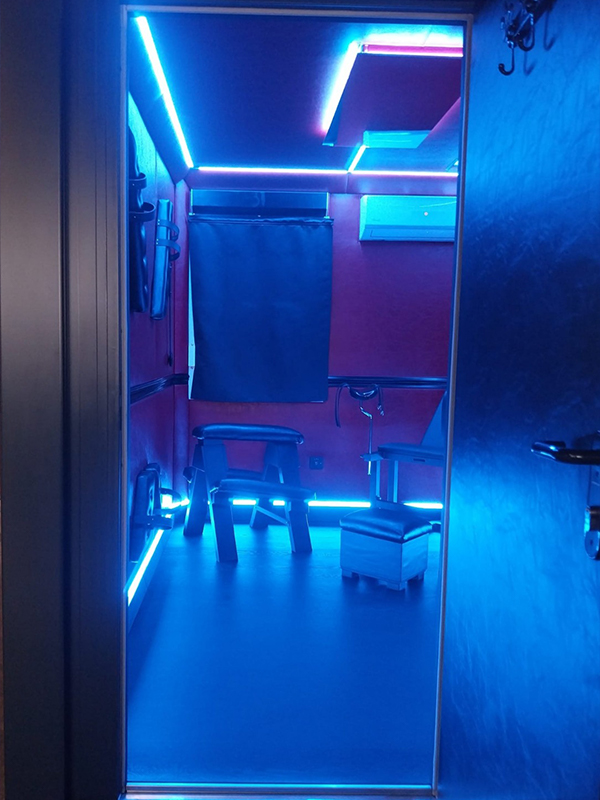 ambiance-bleu-love-room-bdsm-bungalow-plaisirs-adultes