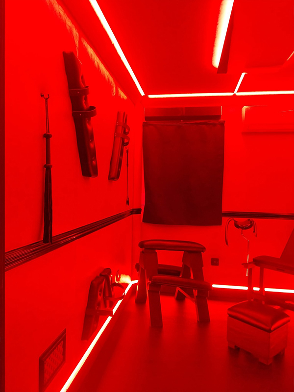 ambiance-rouge-love-room-bdsm-bungalow-plaisirs-adultes